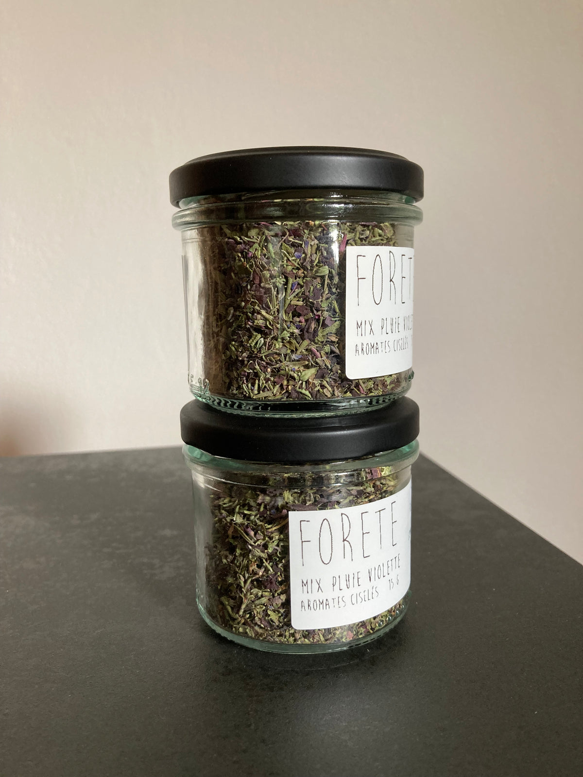 photo de produits : deux pots de Mix Pluie Violette posés l'un sur l'autre.
