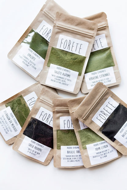 la collection de poudre fine d'aromates Forête réunie dans une image